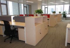 摆放电脑办公桌最理想的方位